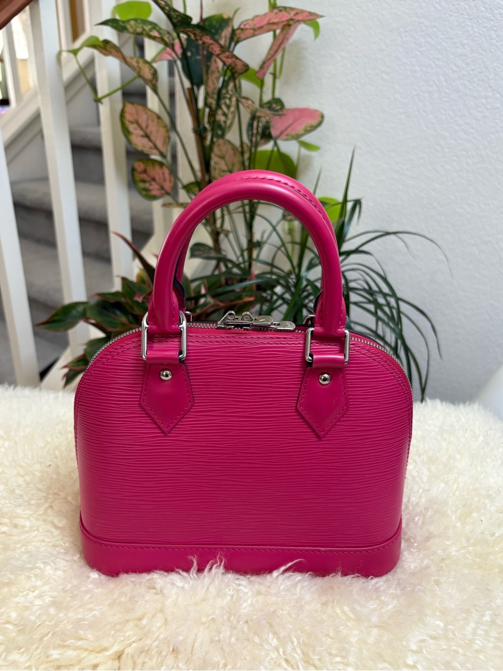 LV Monogram Alma BB - Picture 7 of 9